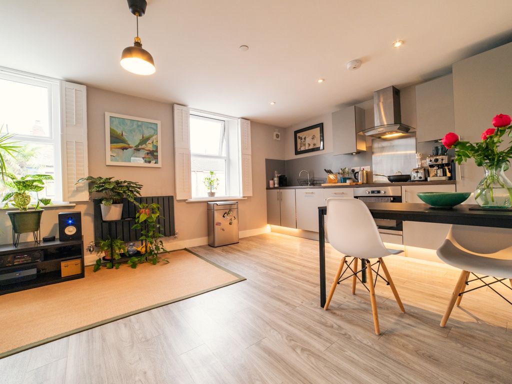 2 bed flat for sale in Elm Street, Roath, Cardiff CF24, £200,000 Zoopla