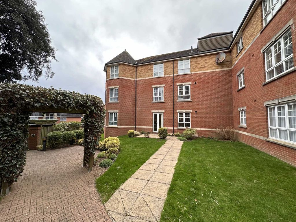 3 bed flat for sale in Cranford Avenue, Exmouth EX8, £260,000 Zoopla