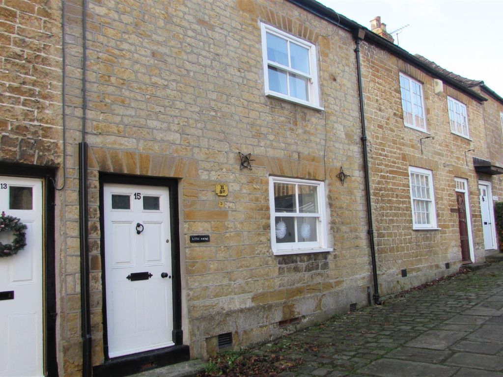 2 bed terraced house to rent in Church Street, Crewkerne, Somerset TA18