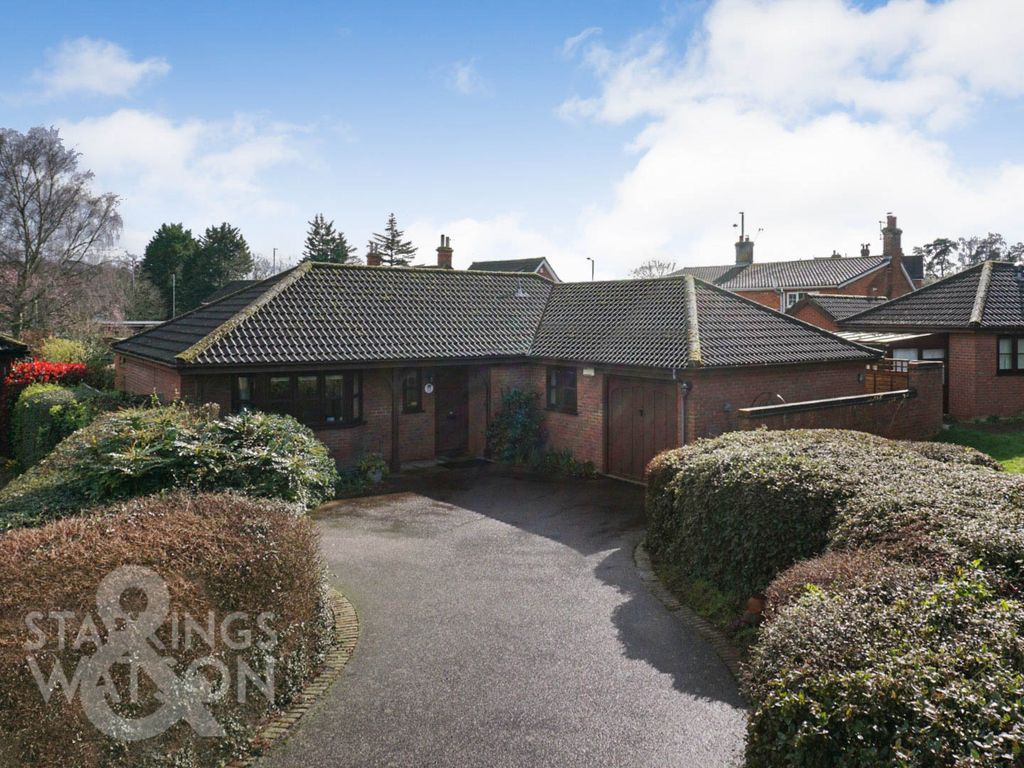 3 bed detached bungalow to rent in Pond Lane, Drayton, Norwich NR8, £