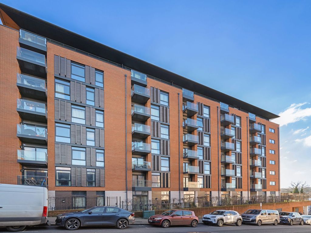 2 bed flat for sale in Ringers Road, William House BR1, £450,000 Zoopla