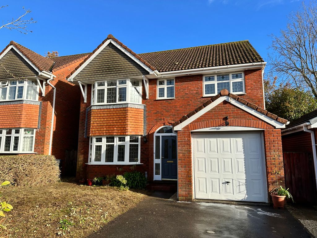 4 bed detached house to rent in College Green, Yeovil BA21, £1,600 pcm