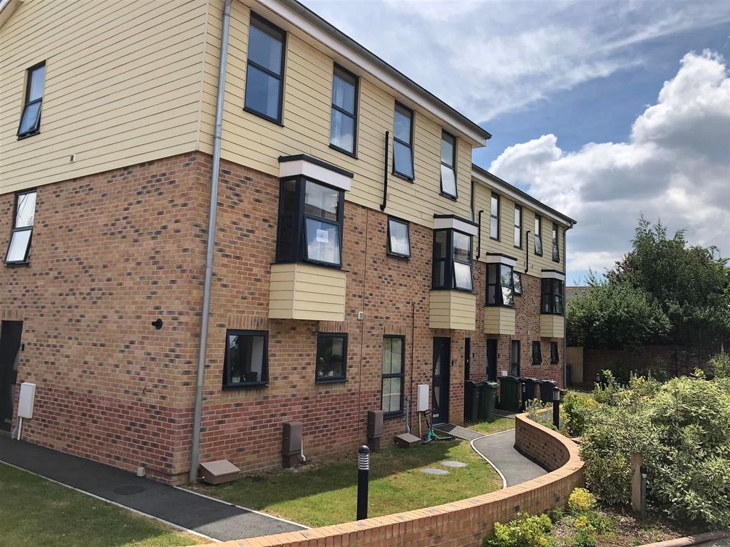 4 bed property to rent in Arctic Road, Cowes PO31 Zoopla