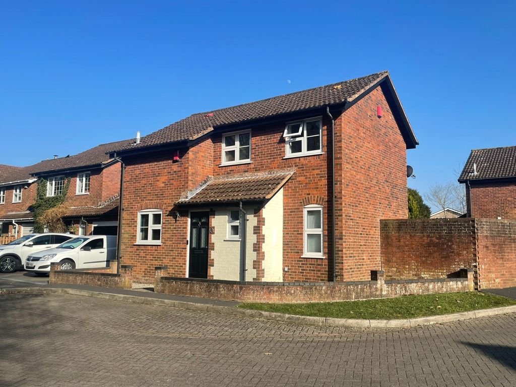 4 bed detached house for sale in Whyte Close, Holbury SO45, £440,000