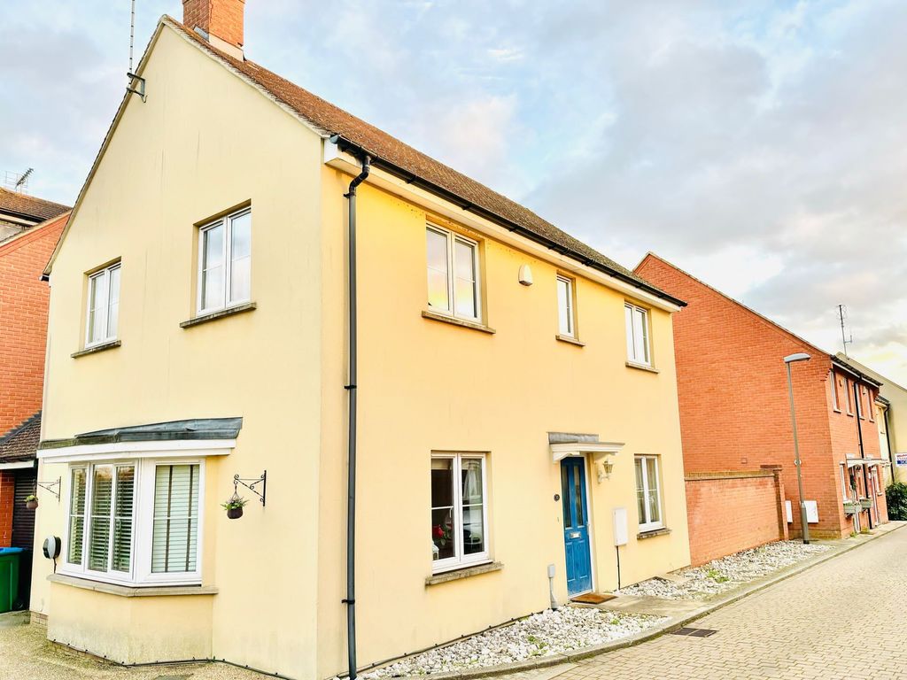 3 bed detached house for sale in Leys Close, Aylesbury HP19, £400,000