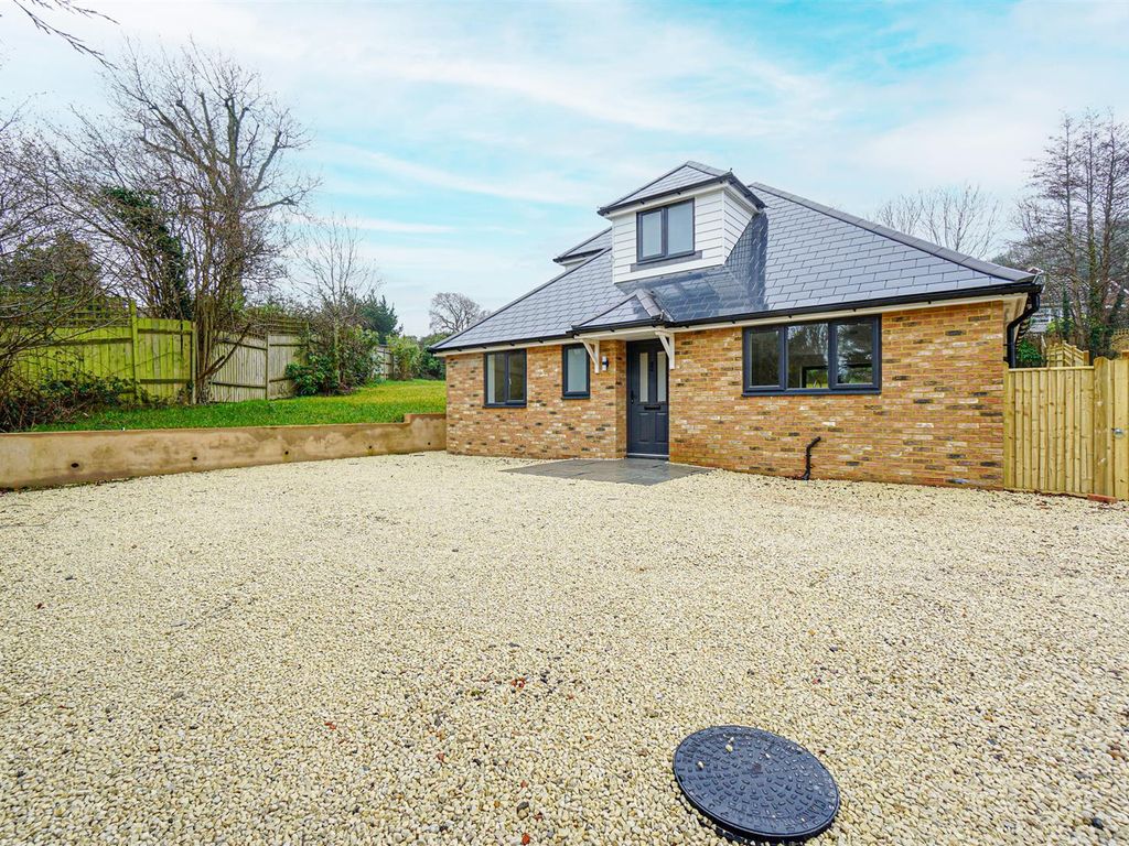 3 bed detached bungalow for sale in Waites Lane, Fairlight, Hastings