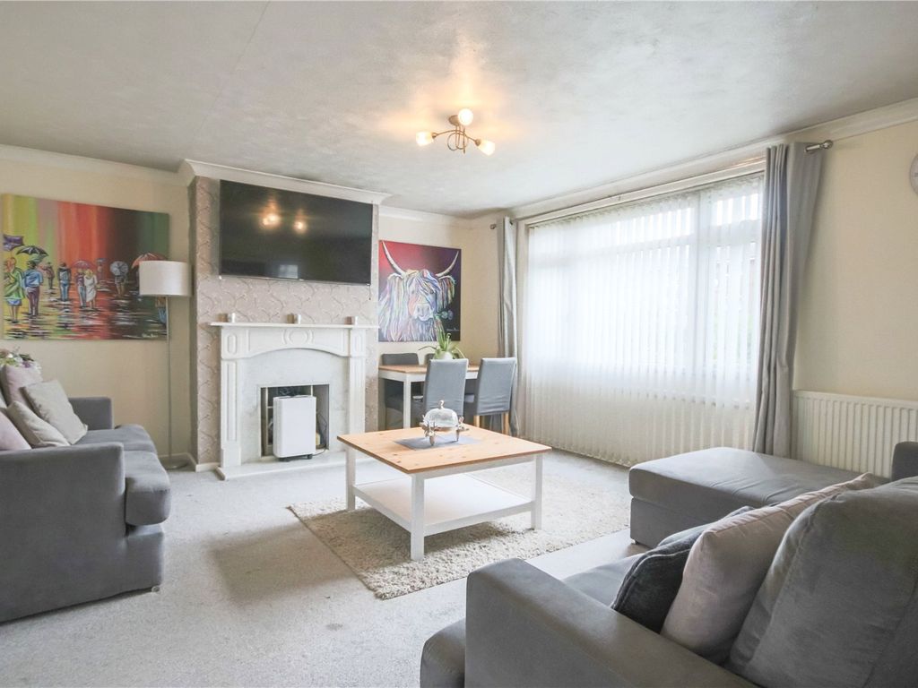 2 bed flat for sale in Underwood, Bracknell, Berkshire RG12, £200,000