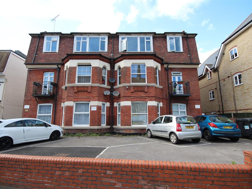 1 bed flat to rent in Christchurch Road, Bournemouth BH1, £795 pcm Zoopla