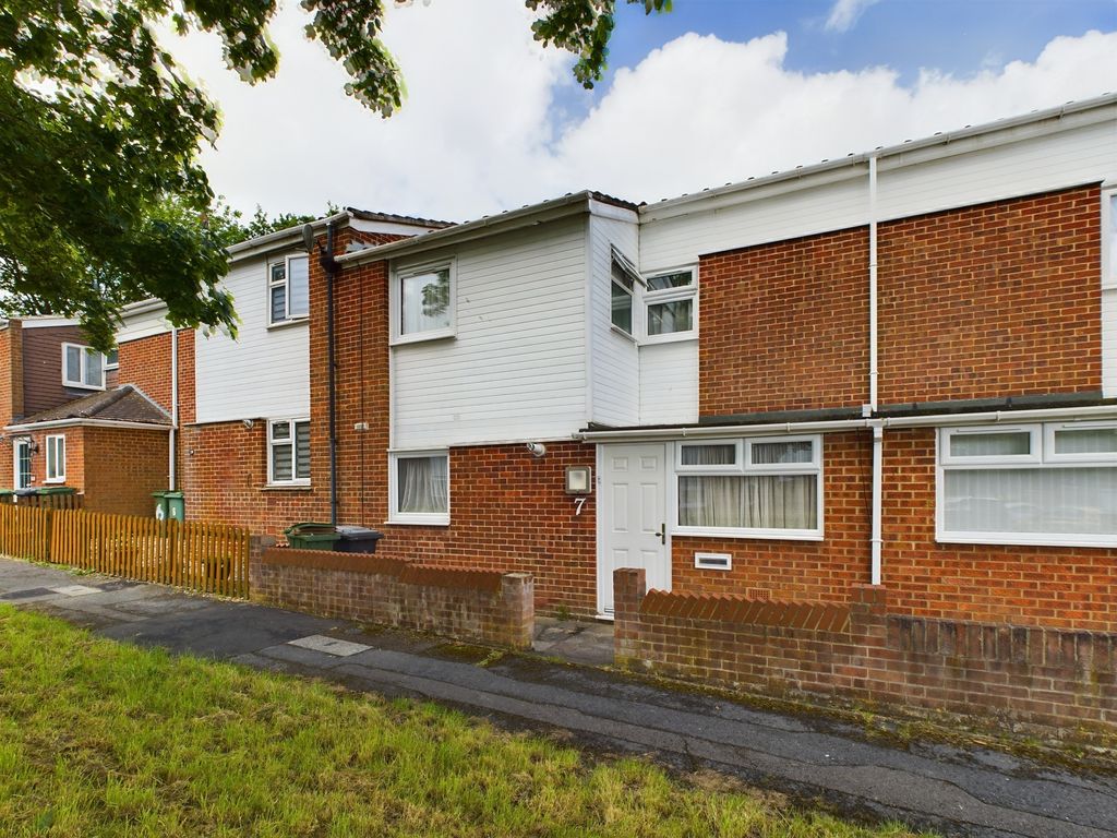 3 bed terraced house for sale in Pitcairn Close, Popley, Basingstoke