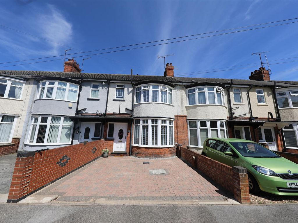 3 bed terraced house for sale in Lake View, Hull HU8, £185,000 Zoopla