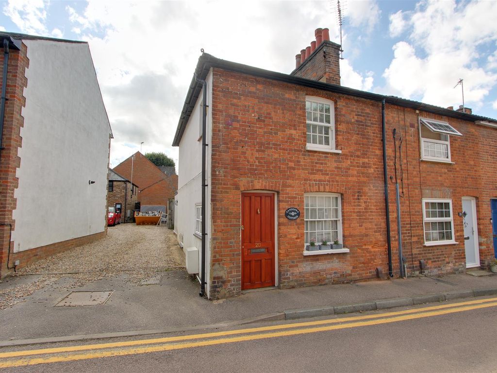 3 bed semidetached house for sale in Henry Street, Tring HP23, £425,000 Zoopla