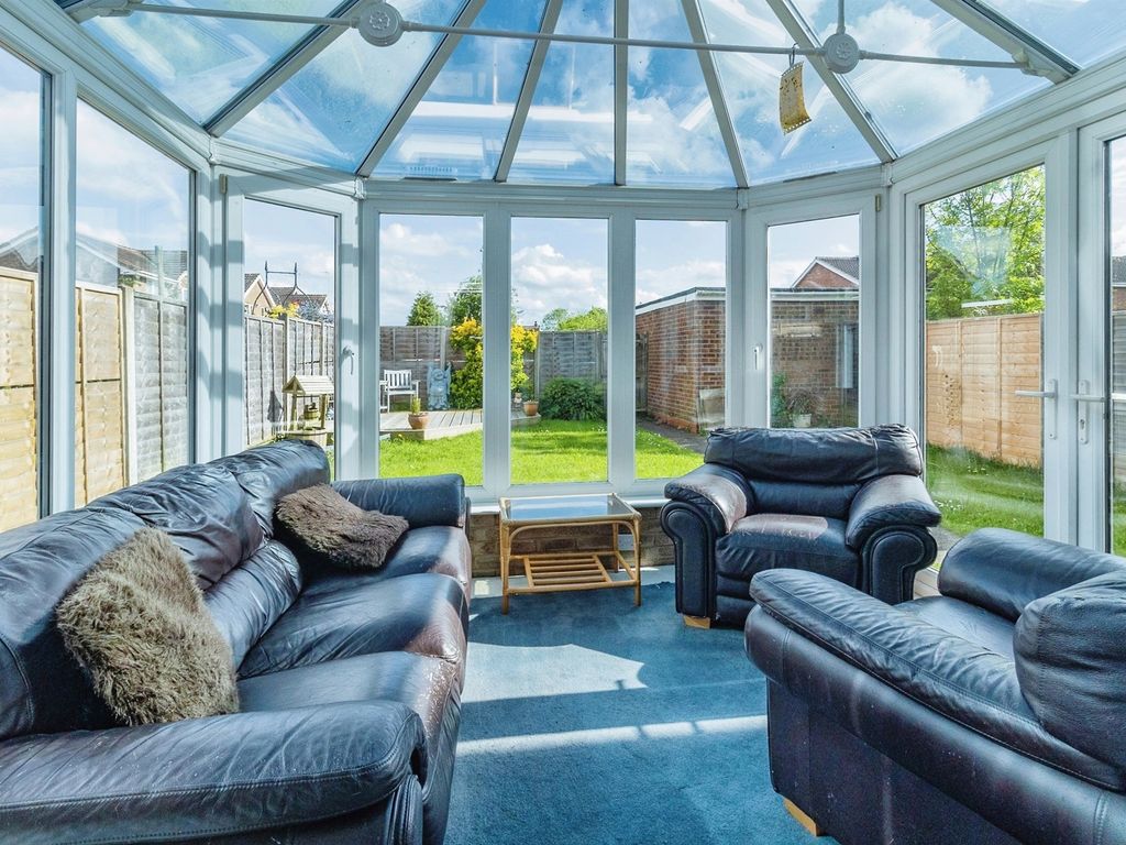 4 bed detached house for sale in Appenine Way, Leighton Buzzard LU7, £