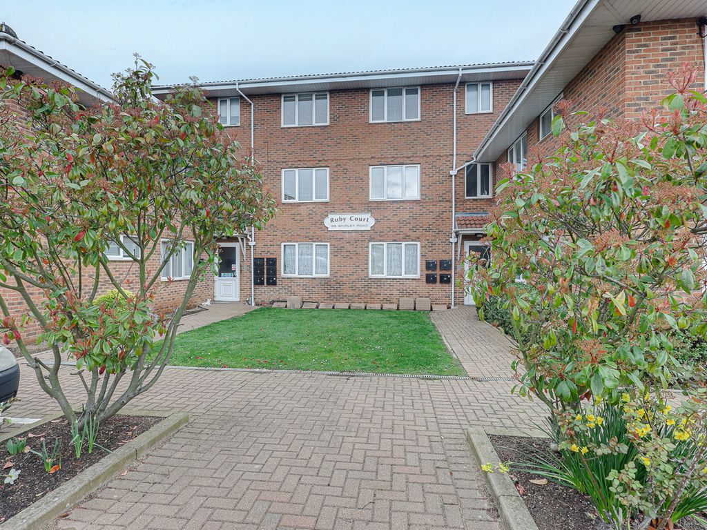 2 bed flat to rent in Flat 1, Ruby Court 35 Shirley Road, LeighOnSea SS9 Zoopla