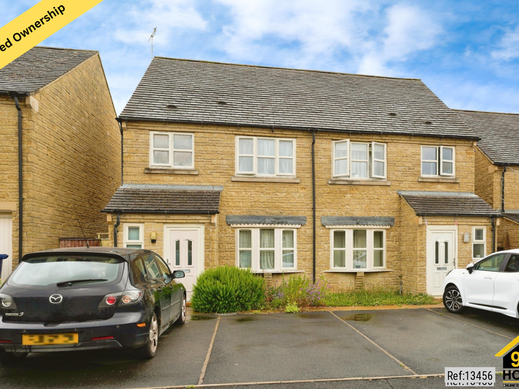 3 bed semidetached house for sale in The Finches,