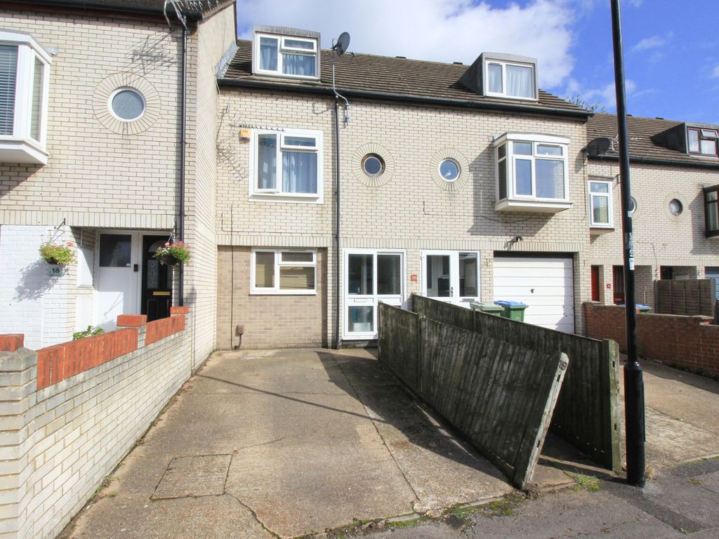 3 bed town house for sale in Laurel Close, Woolston SO19, £240,000 Zoopla