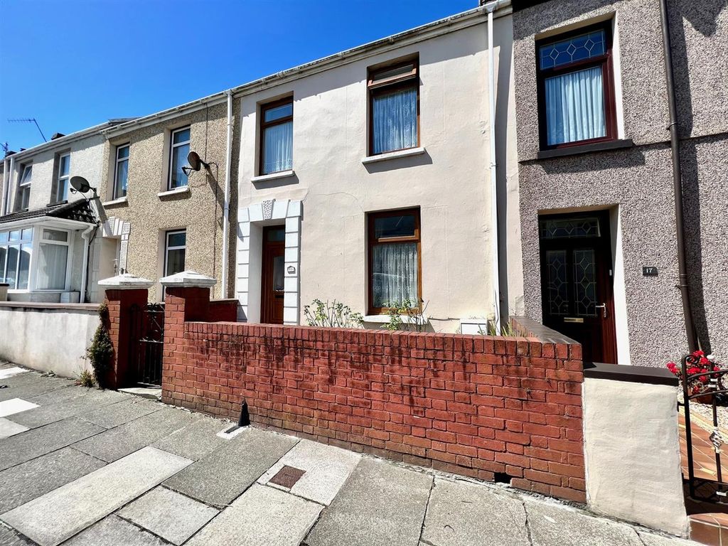 4 bed terraced house for sale in Albert Street, Llanelli SA15 Zoopla