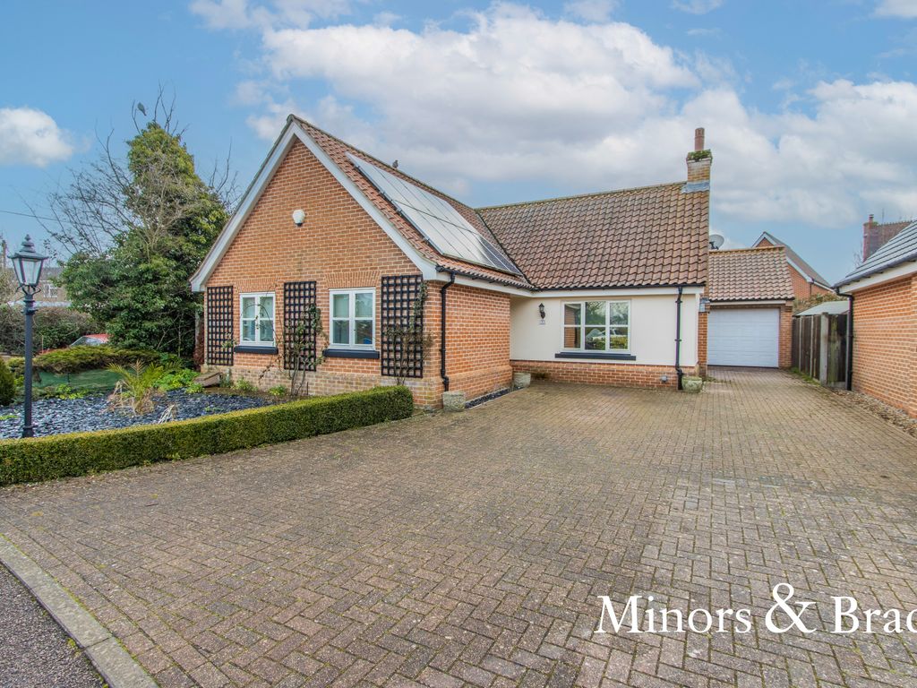 3 bed detached bungalow for sale in Chalmers Green, Carlton Colville