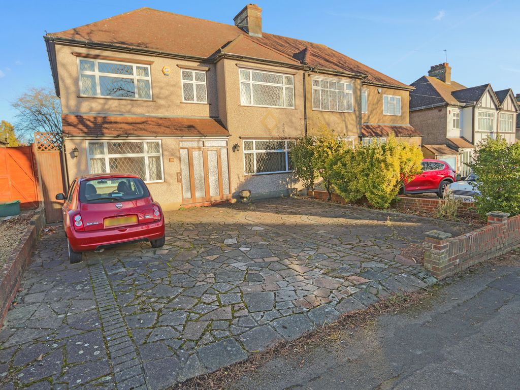 5 bed semidetached house for sale in Whitethorn Avenue, Coulsdon CR5