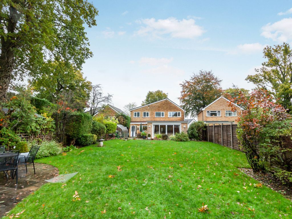 Alma Way Farnham GU9  