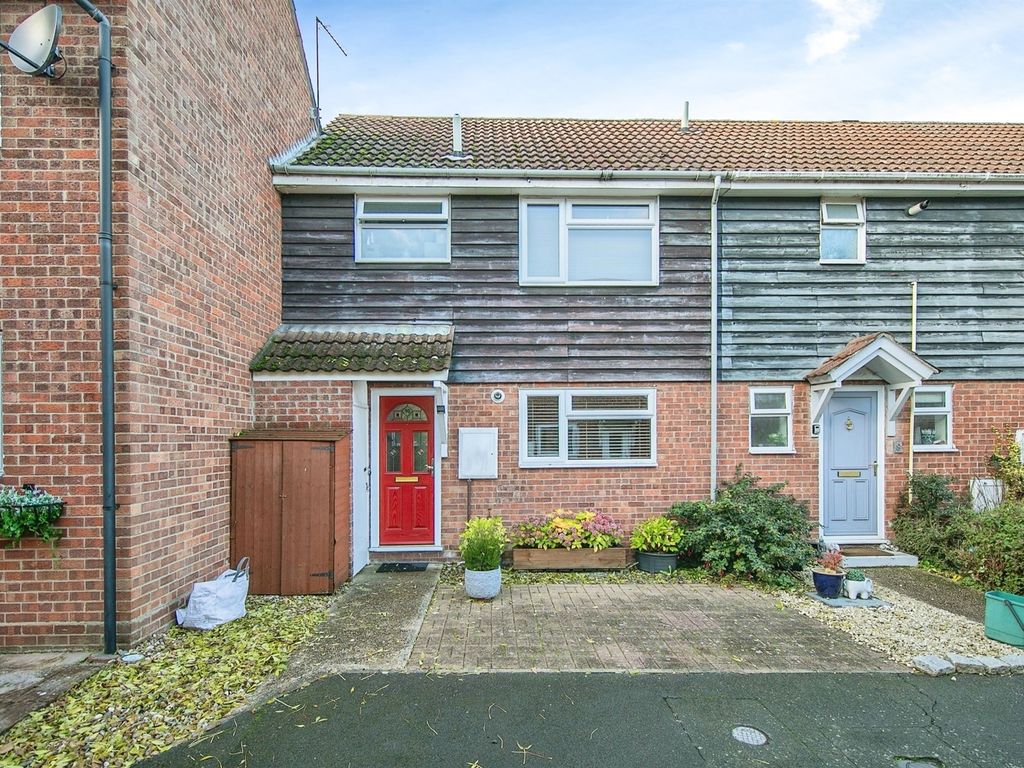 2 bed terraced house for sale in Stour Walk, Colchester CO4, £280,000