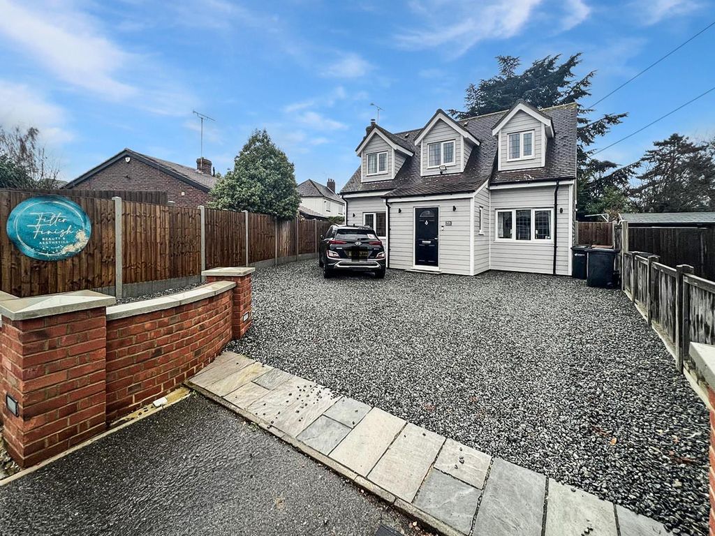 4 bed detached house for sale in Dorset Avenue, Great Baddow