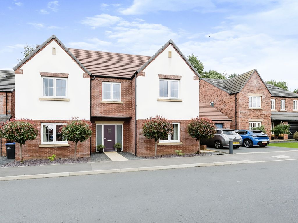 5 bed detached house for sale in Nightingale Drive, Moulton NN3, £