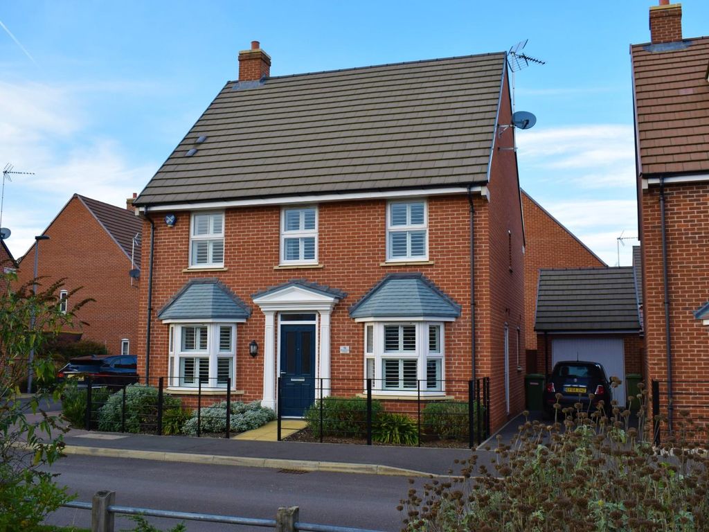 4 bed detached house for sale in Drayhorse Crescent, Woburn Sands, Milton Keynes MK17 Zoopla