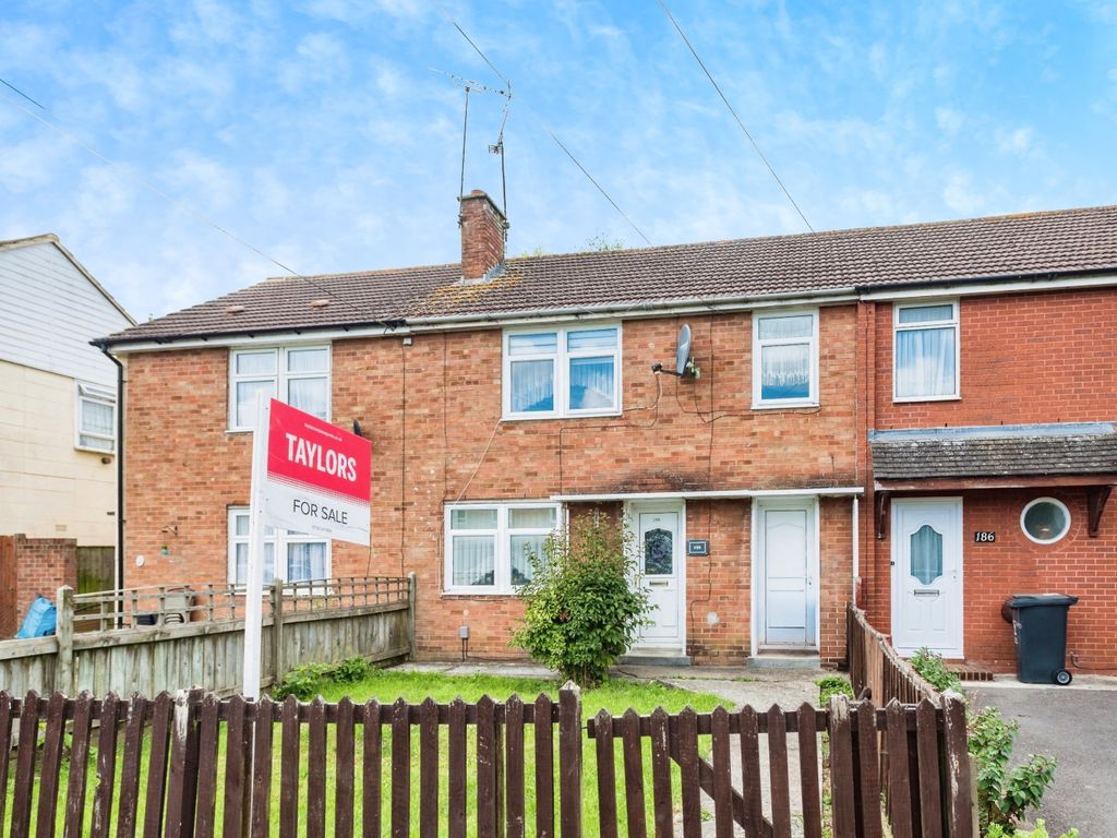 3 bed terraced house for sale in Kingswood Avenue, Swindon, Wiltshire