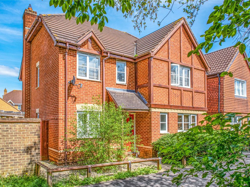 4 bed detached house to rent in Tracy Close, Abbey Meads, Swindon SN25