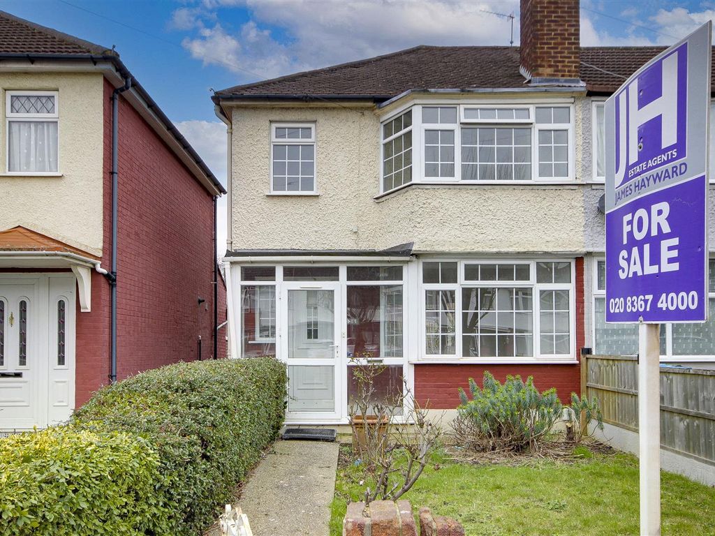 3 bed end terrace house for sale in Tynemouth Drive, Enfield EN1, £
