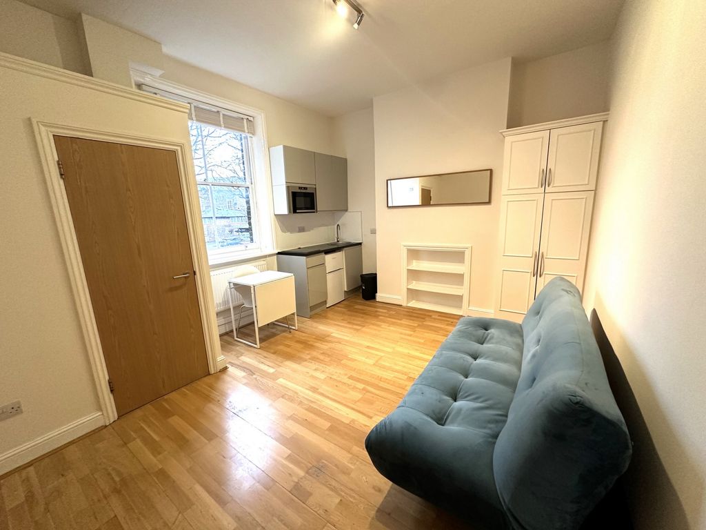 1 bed flat to rent in Adolphus Road, Finsbury Park N4, £1,050 pcm Zoopla