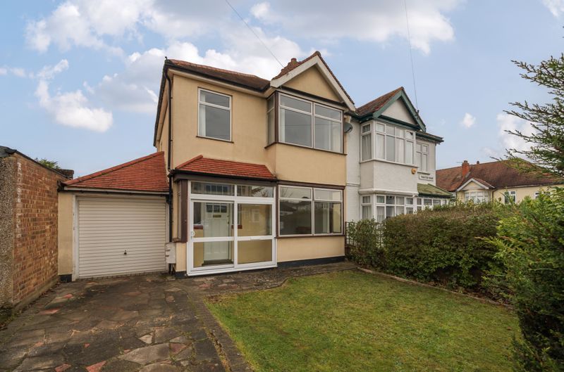 3 bed semidetached house for sale in Thaxted Road, London SE9, £