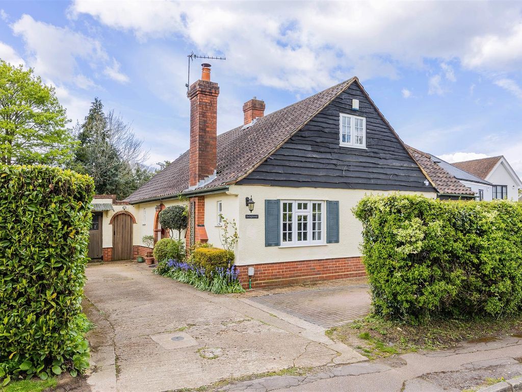 2 bed detached house for sale in Dorking Road, Tadworth KT20, £795,000 Zoopla