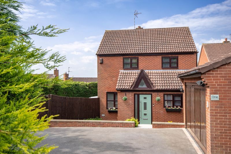 4 bed detached house for sale in Brookfield Close, Hunt End, Redditch