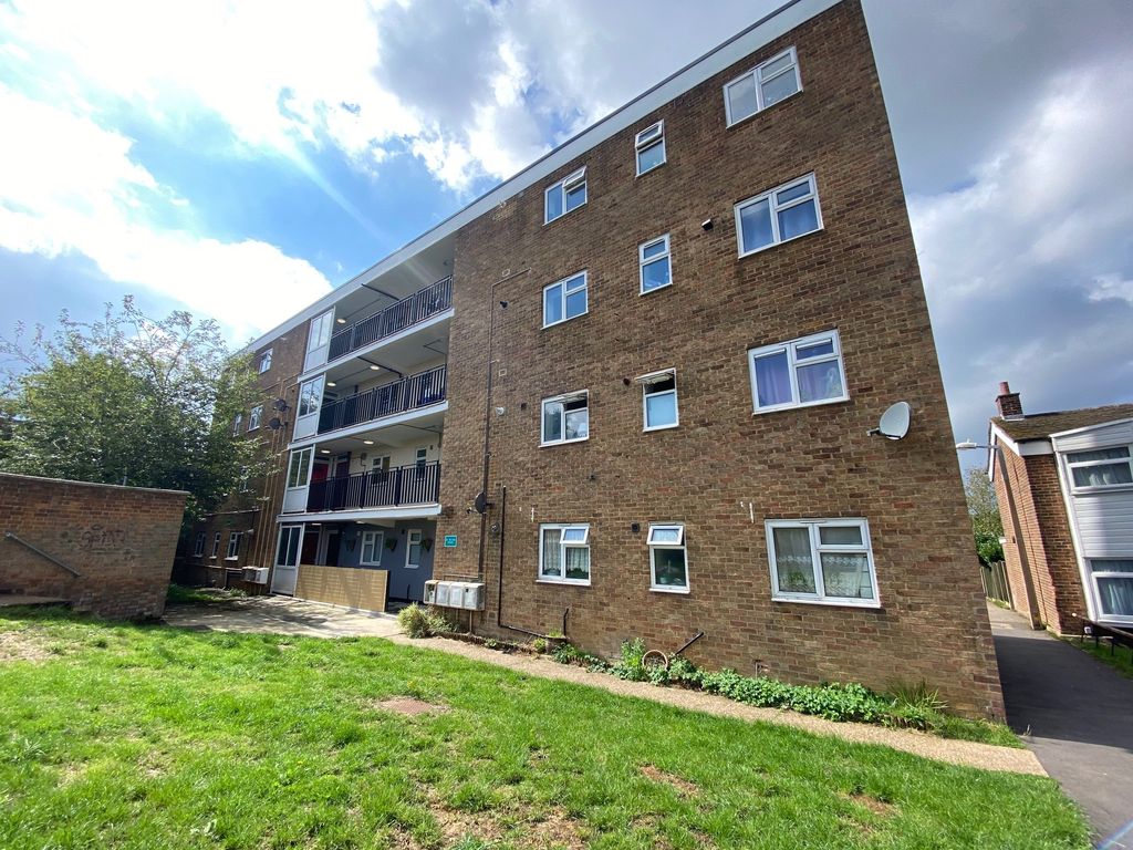 1 bed flat to rent in Rundells, Harlow CM18, £999 pcm Zoopla