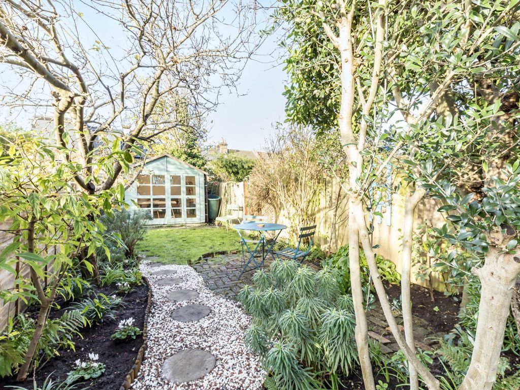 1 bed flat for sale in Buchan Road, London SE15, £475,000 Zoopla