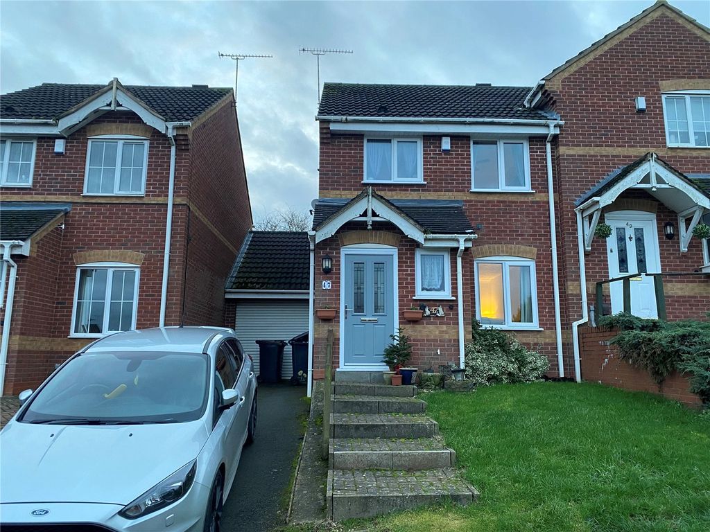 3 bed semidetached house for sale in Kings Meadow, Nuneaton