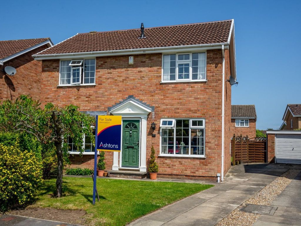 4 bed detached house for sale in Eden Close, Woodthorpe, York YO24, £