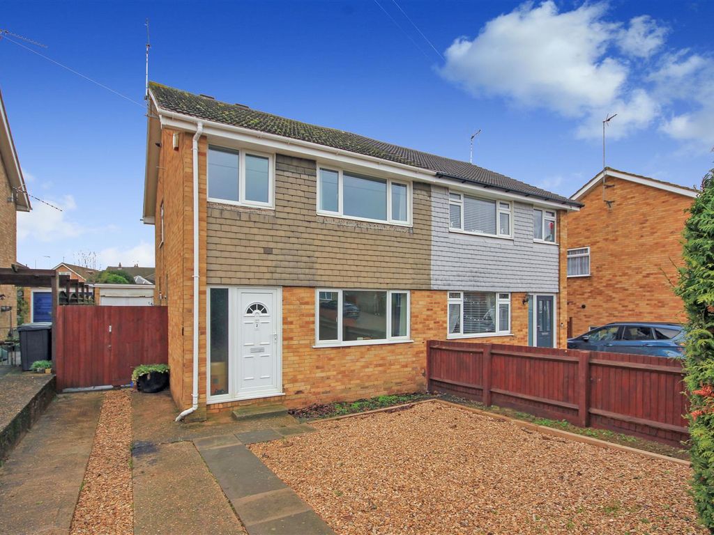 3 bed semidetached house for sale in Masefield Drive, Rushden NN10, £