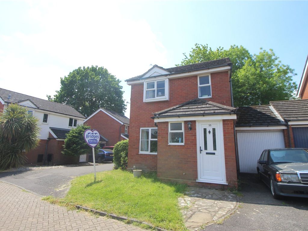 4 bed detached house for sale in Morton Close, Frimley, Camberley