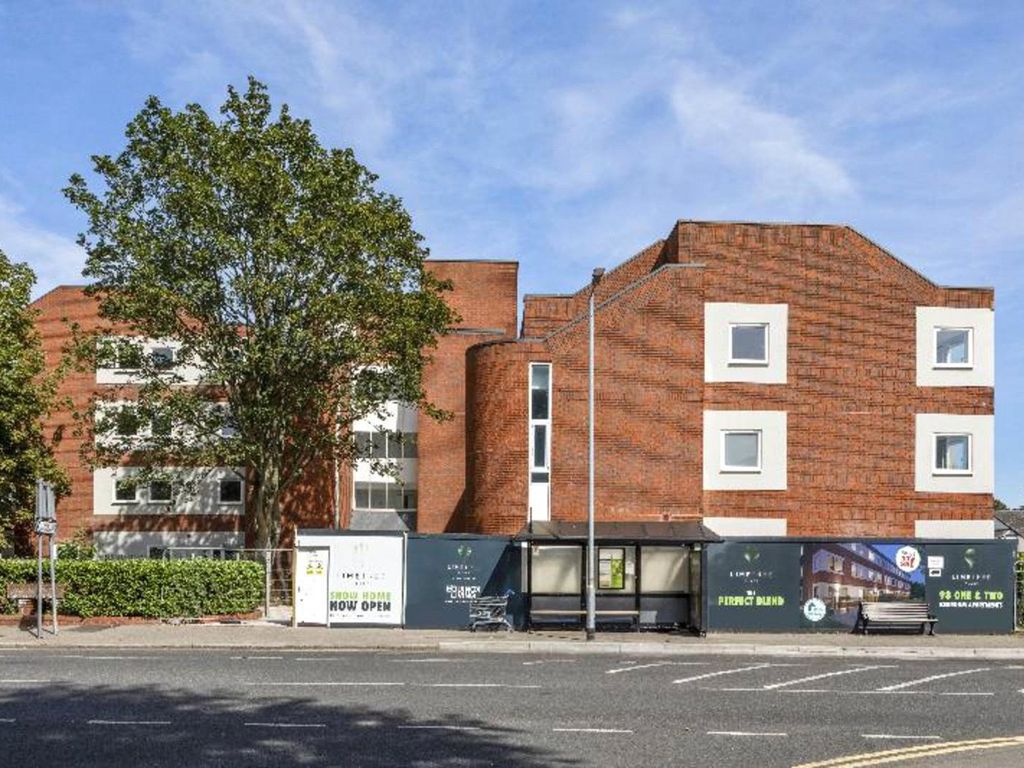 1 bed flat for sale in Collingwood Road, Witham CM8, £160,000 Zoopla