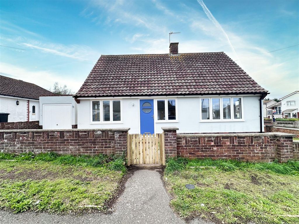 3 bed detached house to rent in Bay Avenue, Pevensey Bay, Pevensey BN24