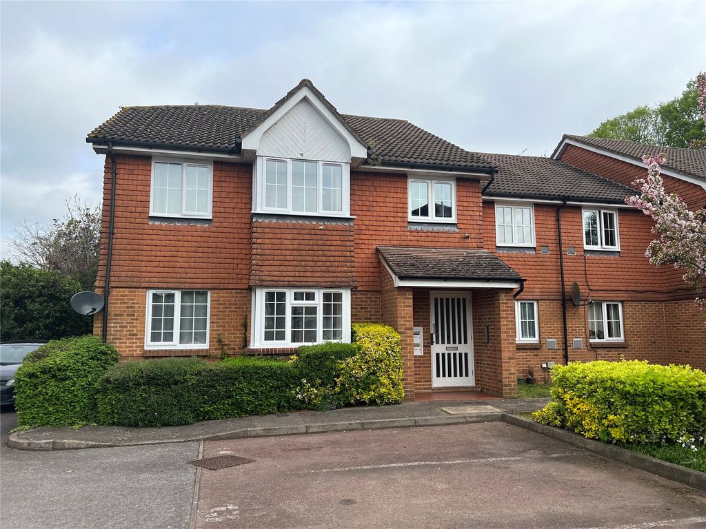 1 bed flat for sale in Oaks Road, Stanwell, Surrey TW19, £215,000 Zoopla