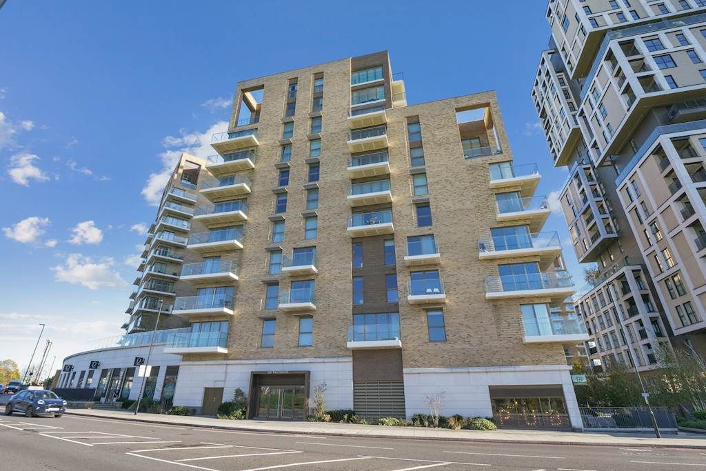 3 bed flat for sale in Cottam House, Kidbrooke Park Road, London SE3
