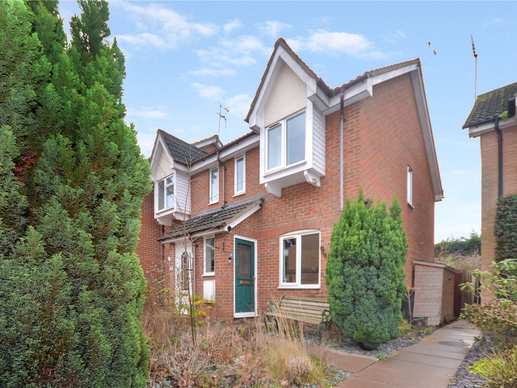 2 bed end terrace house for sale in Billington Court, Billington Road