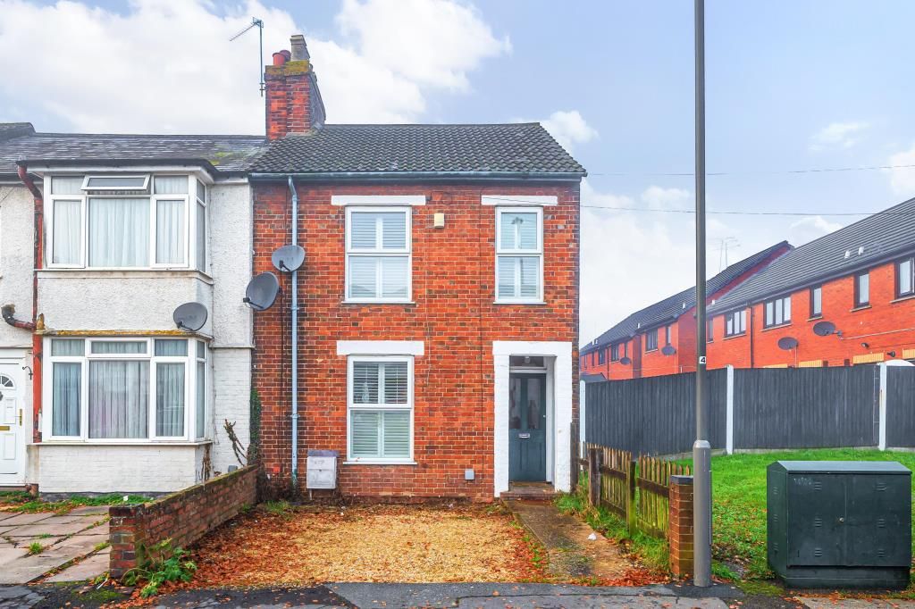 3 bed end terrace house for sale in Aylesbury, Buckinghamshire HP19, £290,000 Zoopla