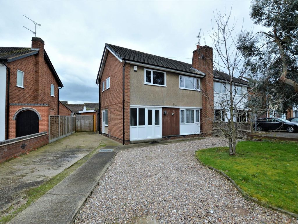 3 bed semidetached house for sale in Gloucester Crescent, Wigston LE18