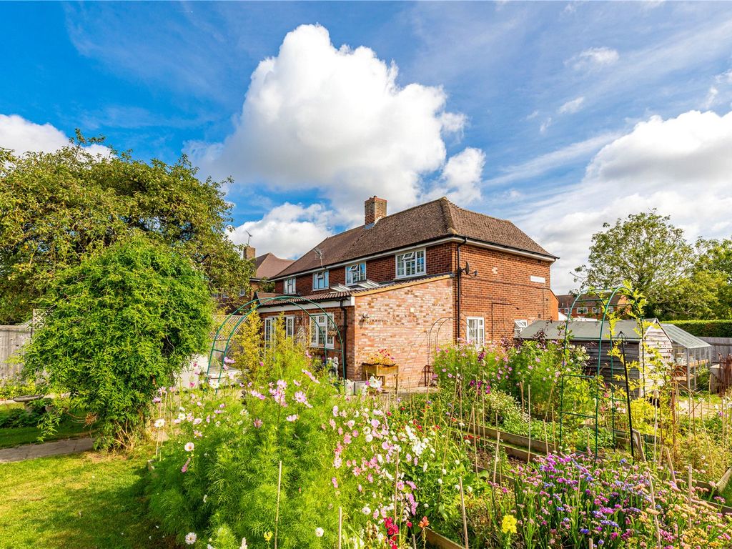 3 bed semidetached house for sale in Burleys Road, Winslow, Buckingham