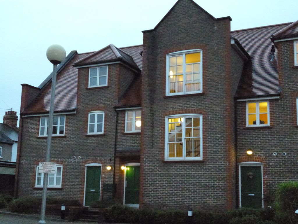 2 bed flat to rent in College Yard, Watford WD24 Zoopla