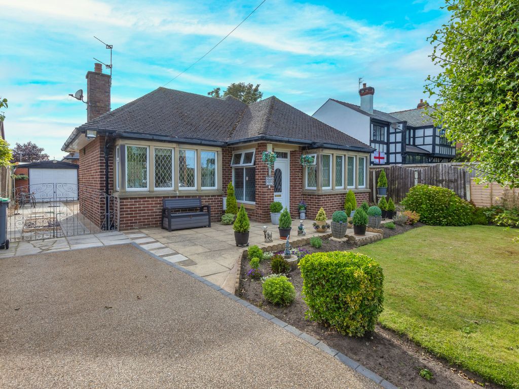 2 bed bungalow for sale in Common Edge Road, Blackpool FY4, £265,000